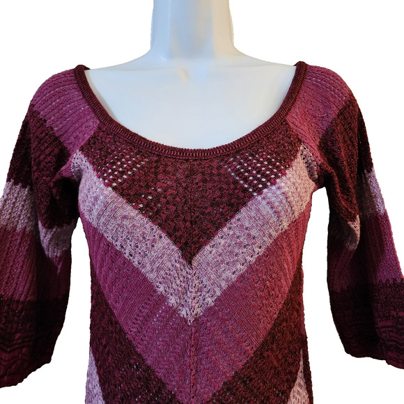 Daytrip Womens Pullover Scoop Neck Sweater Size S Purple Chevron Short Sleeve - Picture 3 of 9
